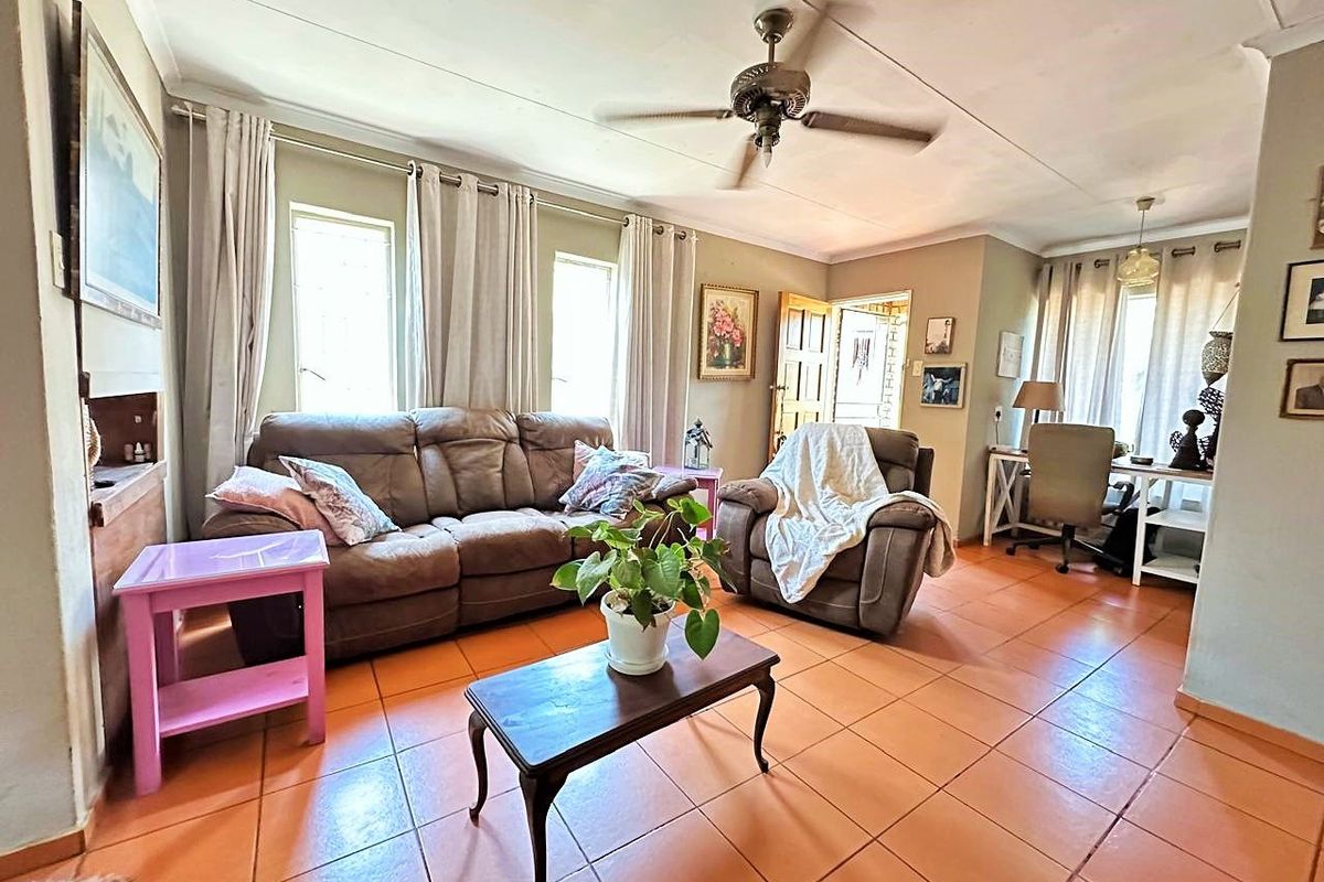 A Rare Find — Full Title, Great Space, and Endless Potential. - Photo 3