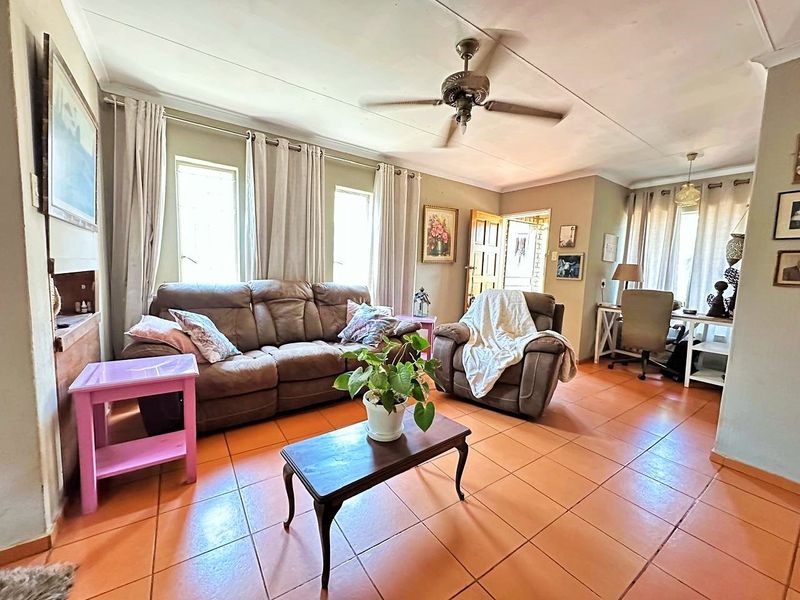 A Rare Find — Full Title, Great Space, and Endless Potential. - Photo 3