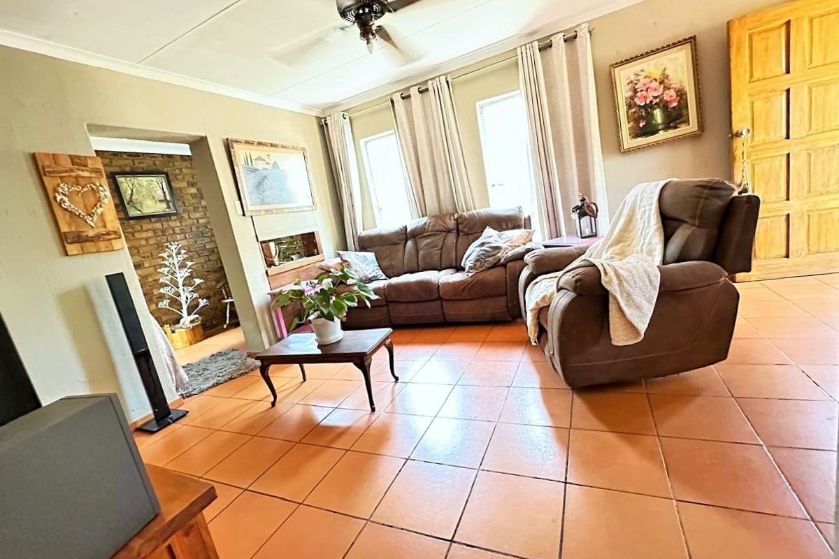 A Rare Find — Full Title, Great Space, and Endless Potential. - Photo 4