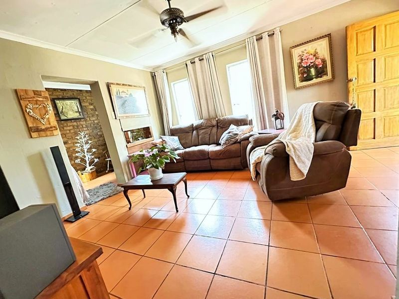 A Rare Find — Full Title, Great Space, and Endless Potential. - Photo 4