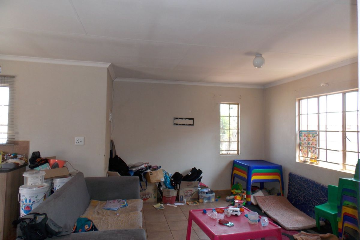 3 Bedroom House for Sale - Photo 5