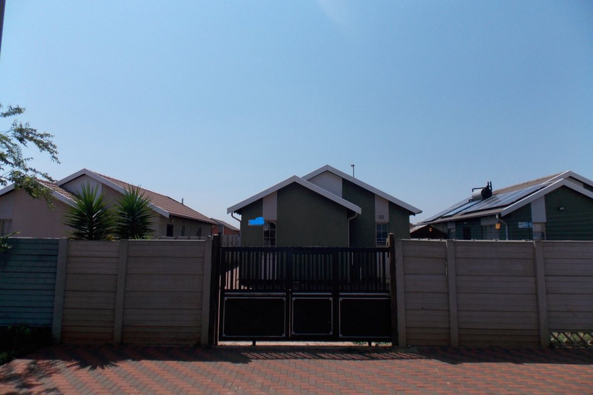 3 Bedroom House for Sale - Photo 2