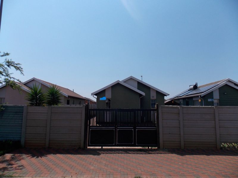 3 Bedroom House for Sale - Photo 2