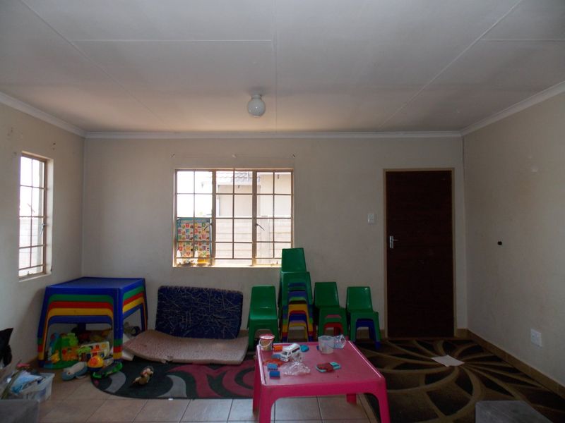 3 Bedroom House for Sale - Photo 4