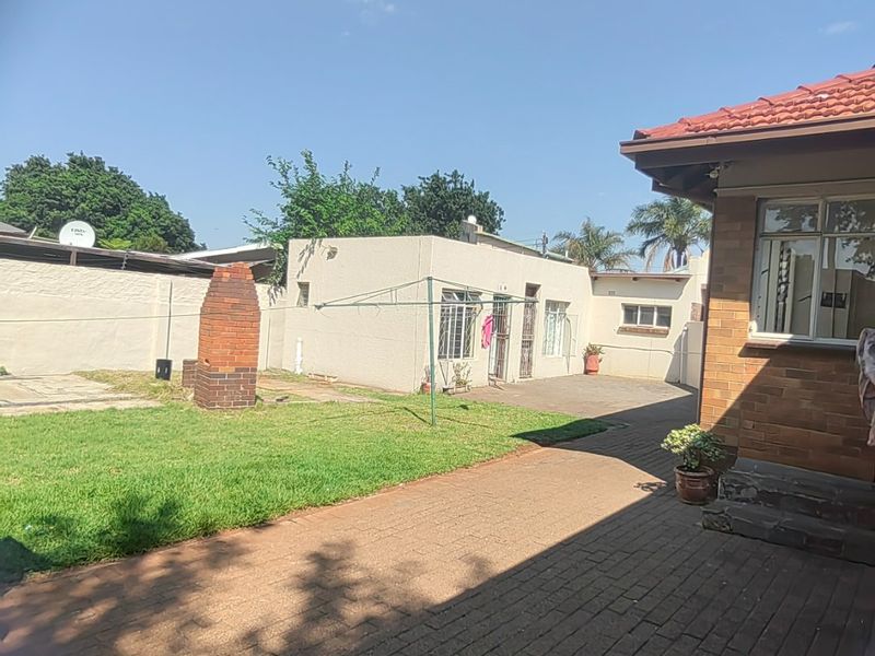 12 Bedroom Nsfas Accredited Commune - Photo 5