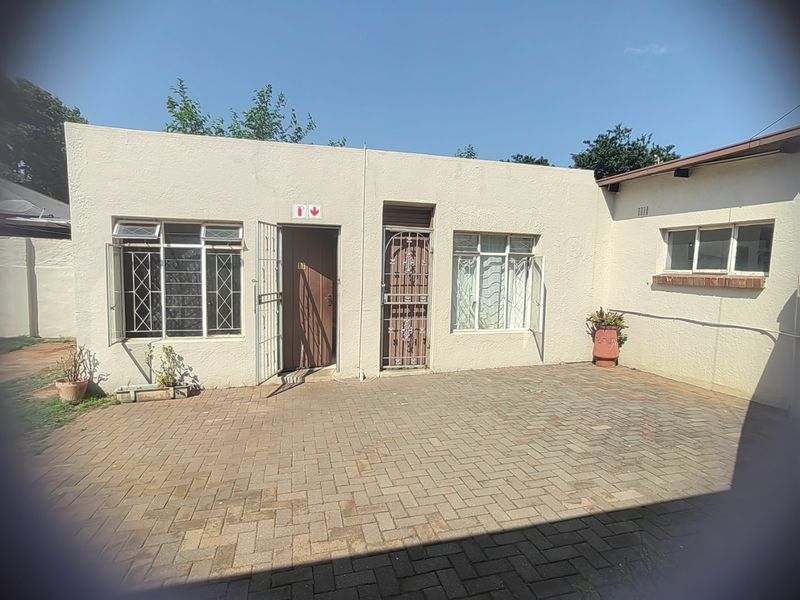12 Bedroom Nsfas Accredited Commune - Photo 3