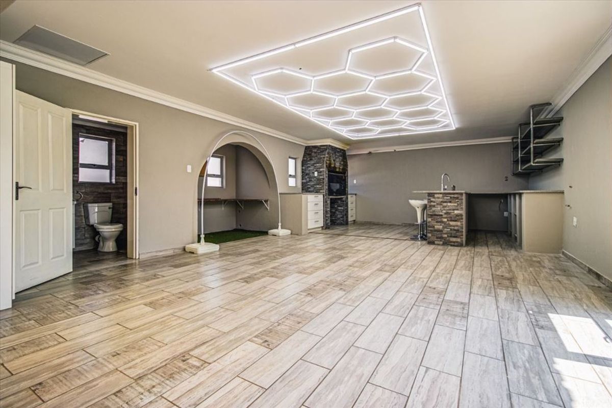 Spacious Family Home with Modern Comforts - Photo 2