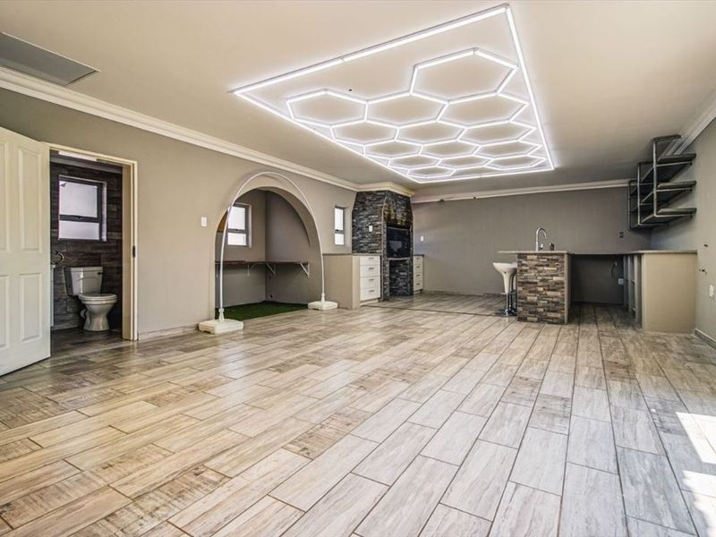 Spacious Family Home with Modern Comforts - Photo 2