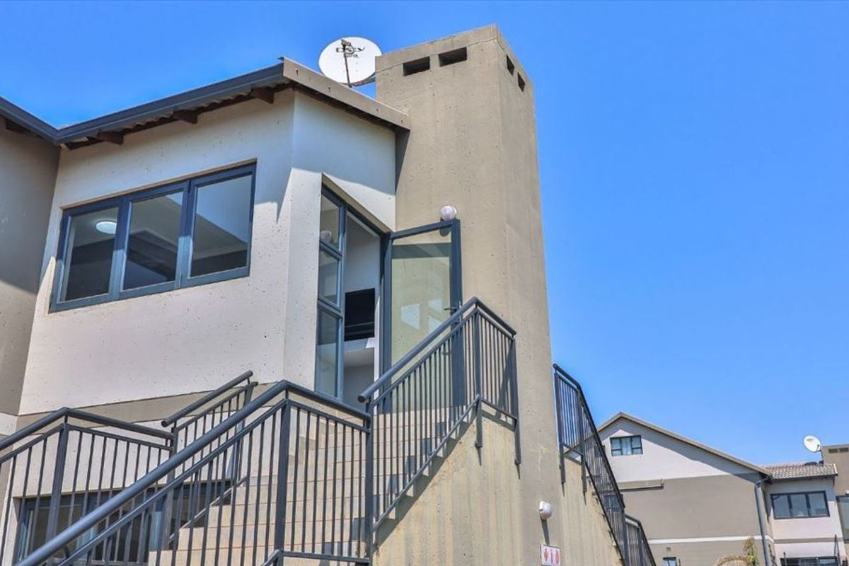 Charming Family Home with Practical Layout - Photo 3