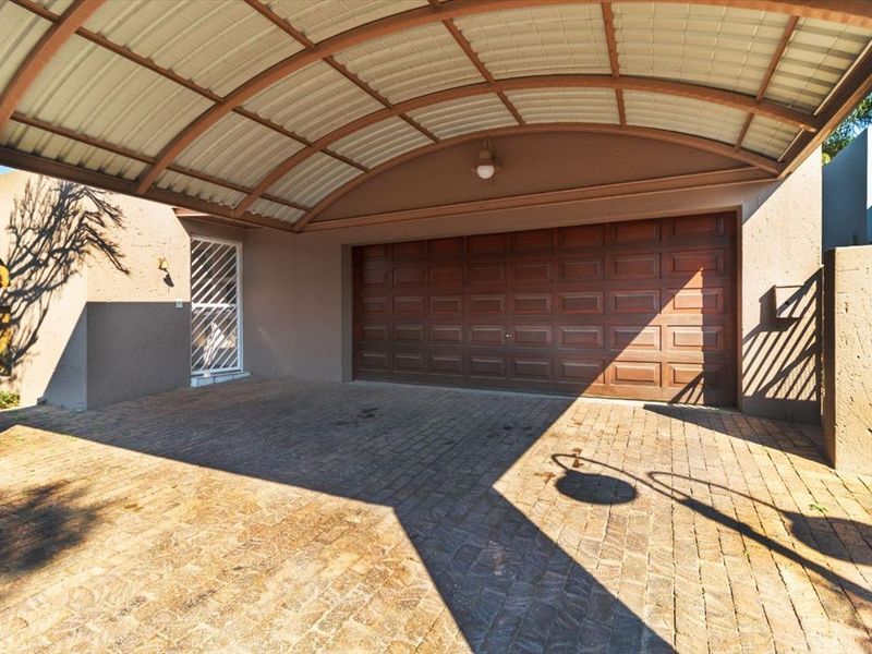 Spacious Family Home with Modern Comfort and Style - Photo 3