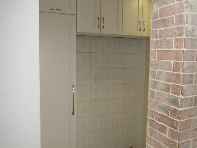 Spacious Family Home with Modern Comfort and Style - Photo 10