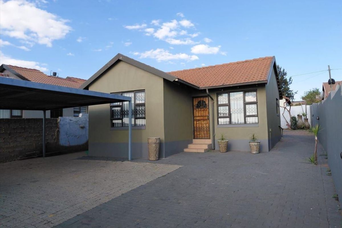 Cozy and Practical Home Perfect for Small Families - Photo 3