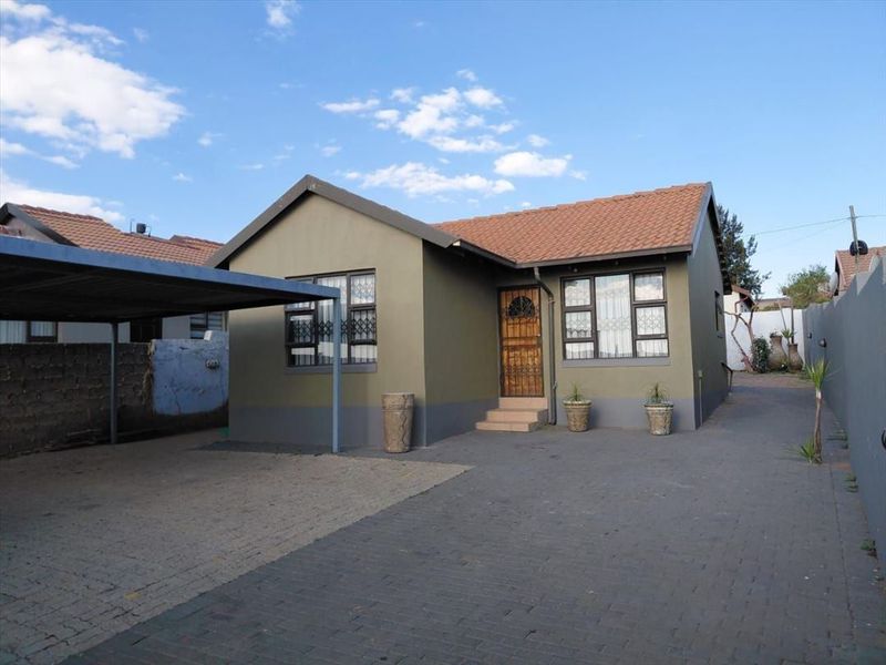 Cozy and Practical Home Perfect for Small Families - Photo 3