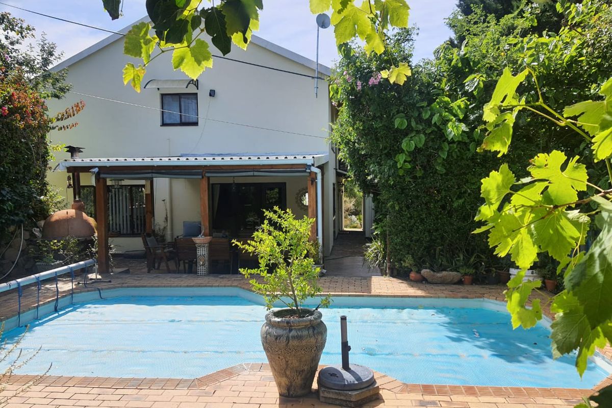 DUAL-LIVING FAMILY GEM ON DOUBLE STAND - Photo 2