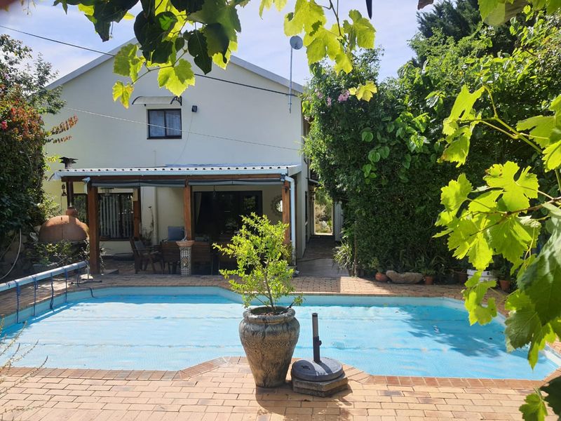 DUAL-LIVING FAMILY GEM ON DOUBLE STAND - Photo 2