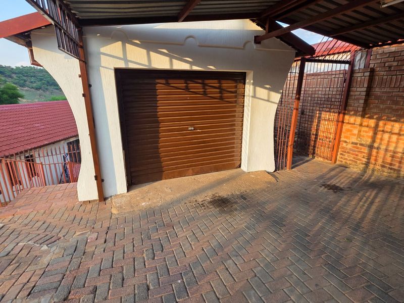 Spacious Modern Home for Sale in a Prime Location. - Photo 7