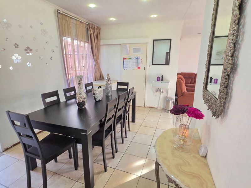 Spacious Modern Home for Sale in a Prime Location. - Photo 9