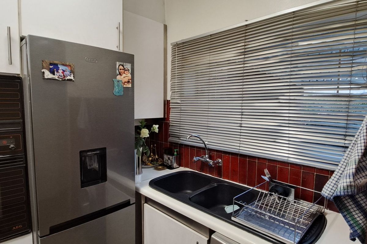 Lovely Duplex in a Secure Boomed-Off Area - Photo 4