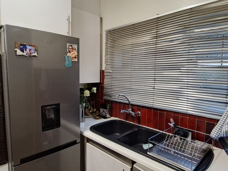 Lovely Duplex in a Secure Boomed-Off Area - Photo 4