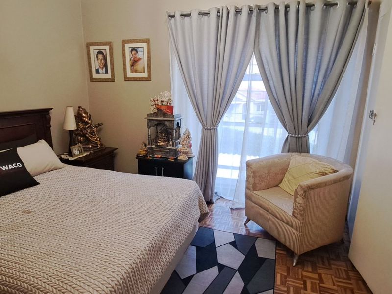 Lovely Duplex in a Secure Boomed-Off Area - Photo 10