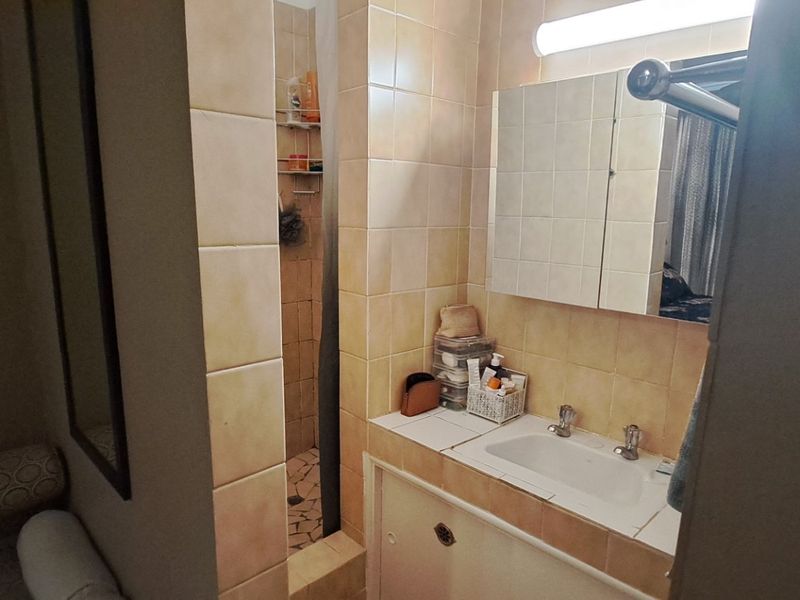 Lovely Duplex in a Secure Boomed-Off Area - Photo 8