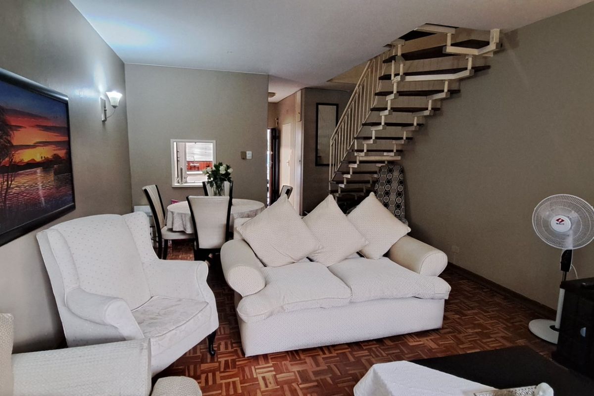 Lovely Duplex in a Secure Boomed-Off Area - Photo 2