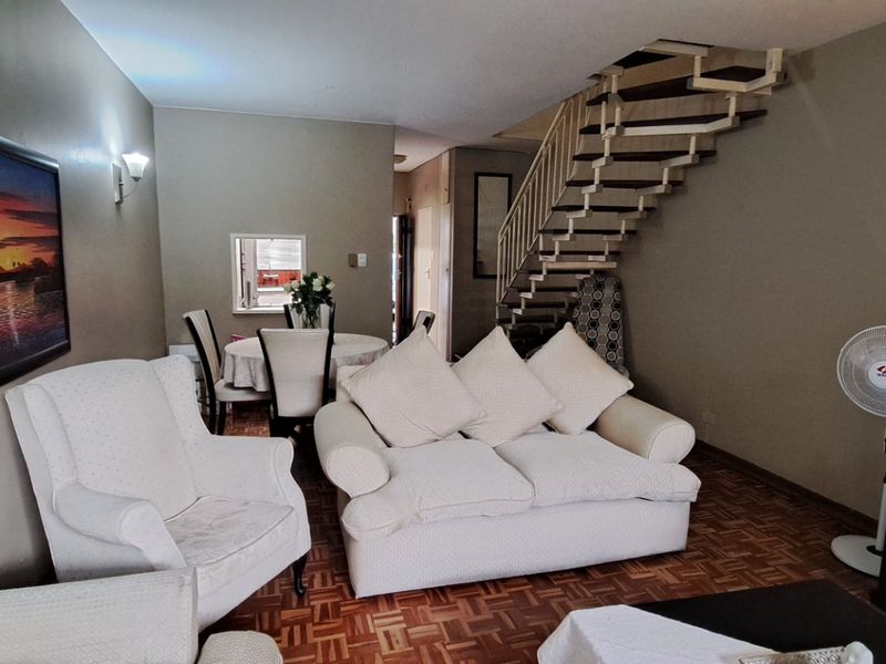 Lovely Duplex in a Secure Boomed-Off Area - Photo 2