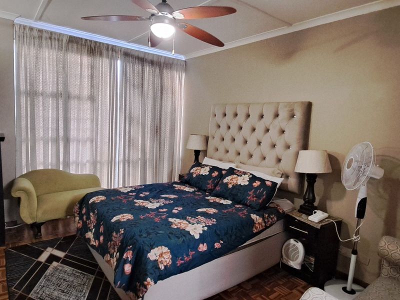 Lovely Duplex in a Secure Boomed-Off Area - Photo 6