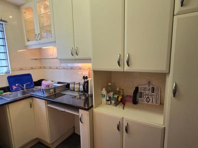 1.5 Bedroom, 1 Bathroom Apartment For Sale In Bulwer, Durban - Photo 2