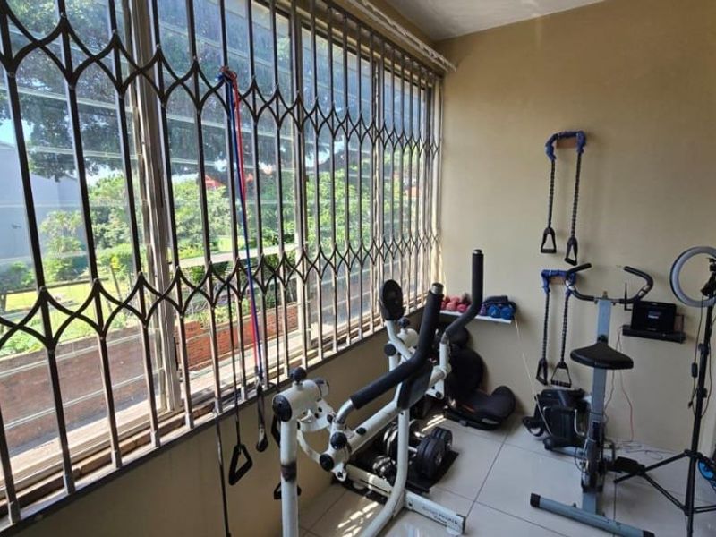1.5 Bedroom, 1 Bathroom Apartment For Sale In Bulwer, Durban - Photo 8