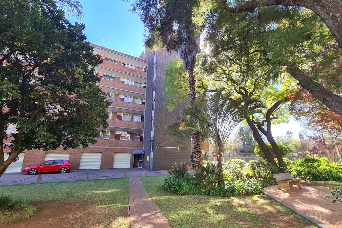 A-GRADE BUILDING NEXT TO BEAUTIFUL PARK IN PRIME AREA - Photo 2