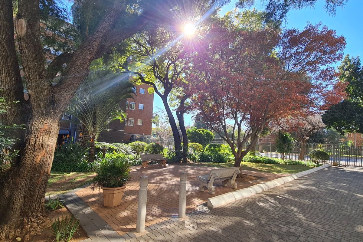 A-GRADE BUILDING NEXT TO BEAUTIFUL PARK IN PRIME AREA - Photo 3
