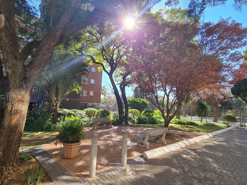 A-GRADE BUILDING NEXT TO BEAUTIFUL PARK IN PRIME AREA - Photo 3