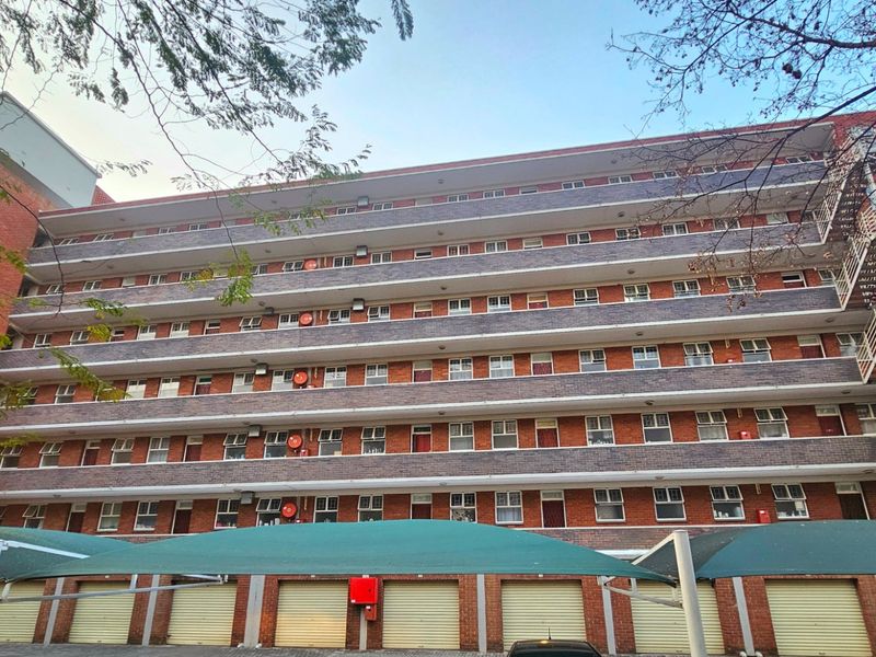 A-GRADE BUILDING NEXT TO BEAUTIFUL PARK IN PRIME AREA - Photo 1
