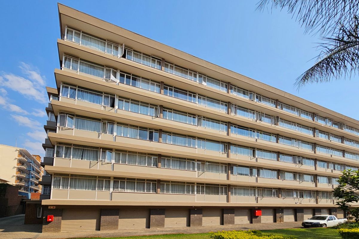 PRIME LOCATION - ARCADIA BUILDING NEWLY UPGRADED - Photo 3