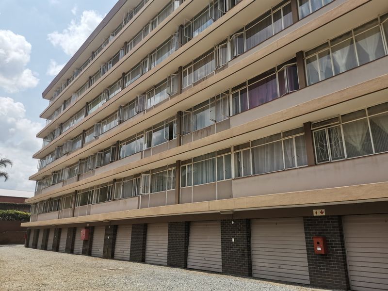 PRIME LOCATION - ARCADIA BUILDING NEWLY UPGRADED - Photo 9