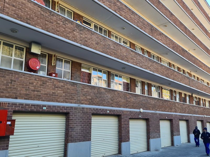 WELL MAINTAINED BUILDING IN GEZINA WALKING DISTANCE TO UP PRINSHOF - Photo 2