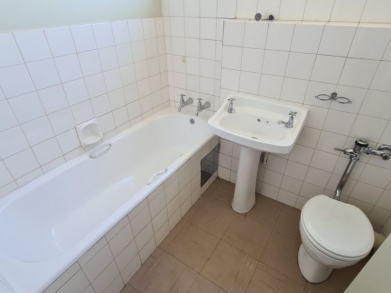 WELL MAINTAINED BUILDING IN GEZINA WALKING DISTANCE TO UP PRINSHOF - Photo 10