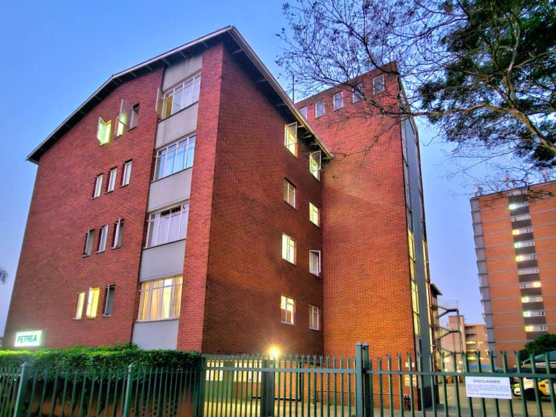 MEDIUM SIZED A-GRADE BUILDING IN GEZINA WALKING DISTANCE TO UP PRINSHOF  - Photo 1