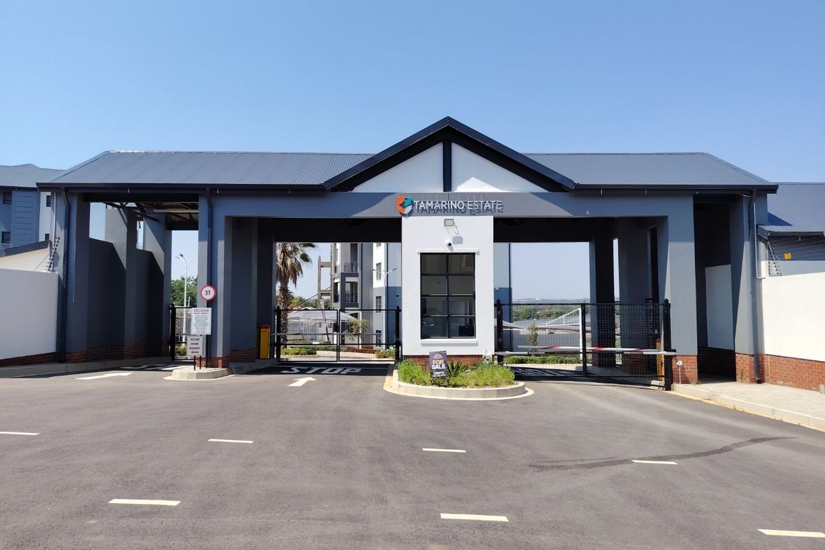 DISTINCTIVE 1 BEDROOM 1 BATH MODERN LUXURY APARTMENT OR SALE - Photo 2