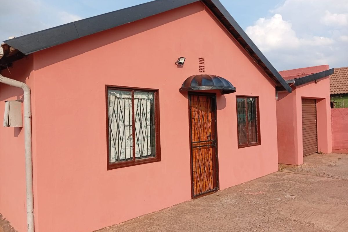 3 bedroom home. Must view Property! Perfect Starter Home in Lenasia! - Photo 2