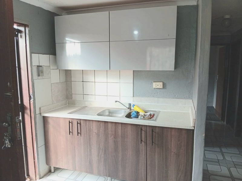 3 bedroom home. Must view Property! Perfect Starter Home in Lenasia! - Photo 8