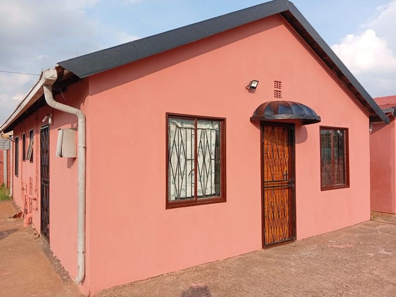 3 bedroom home. Must view Property! Perfect Starter Home in Lenasia! - Photo 6