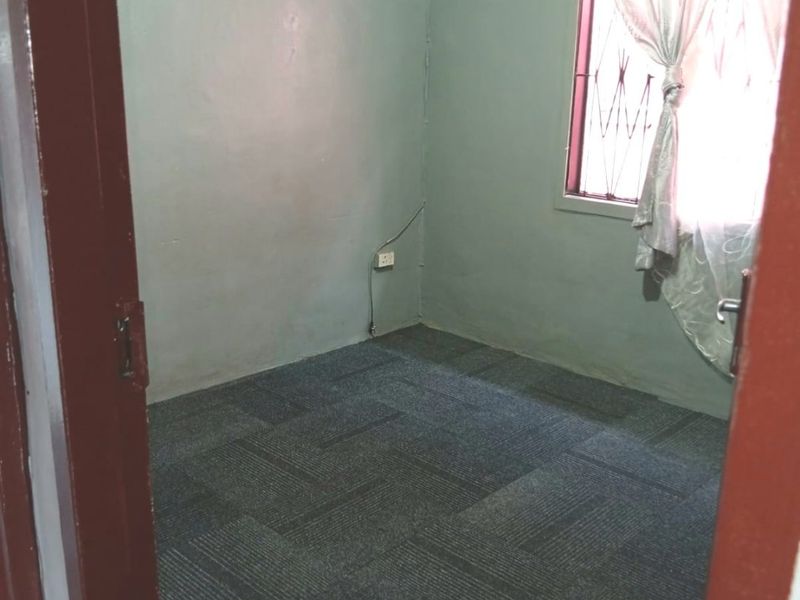 3 bedroom home. Must view Property! Perfect Starter Home in Lenasia! - Photo 4