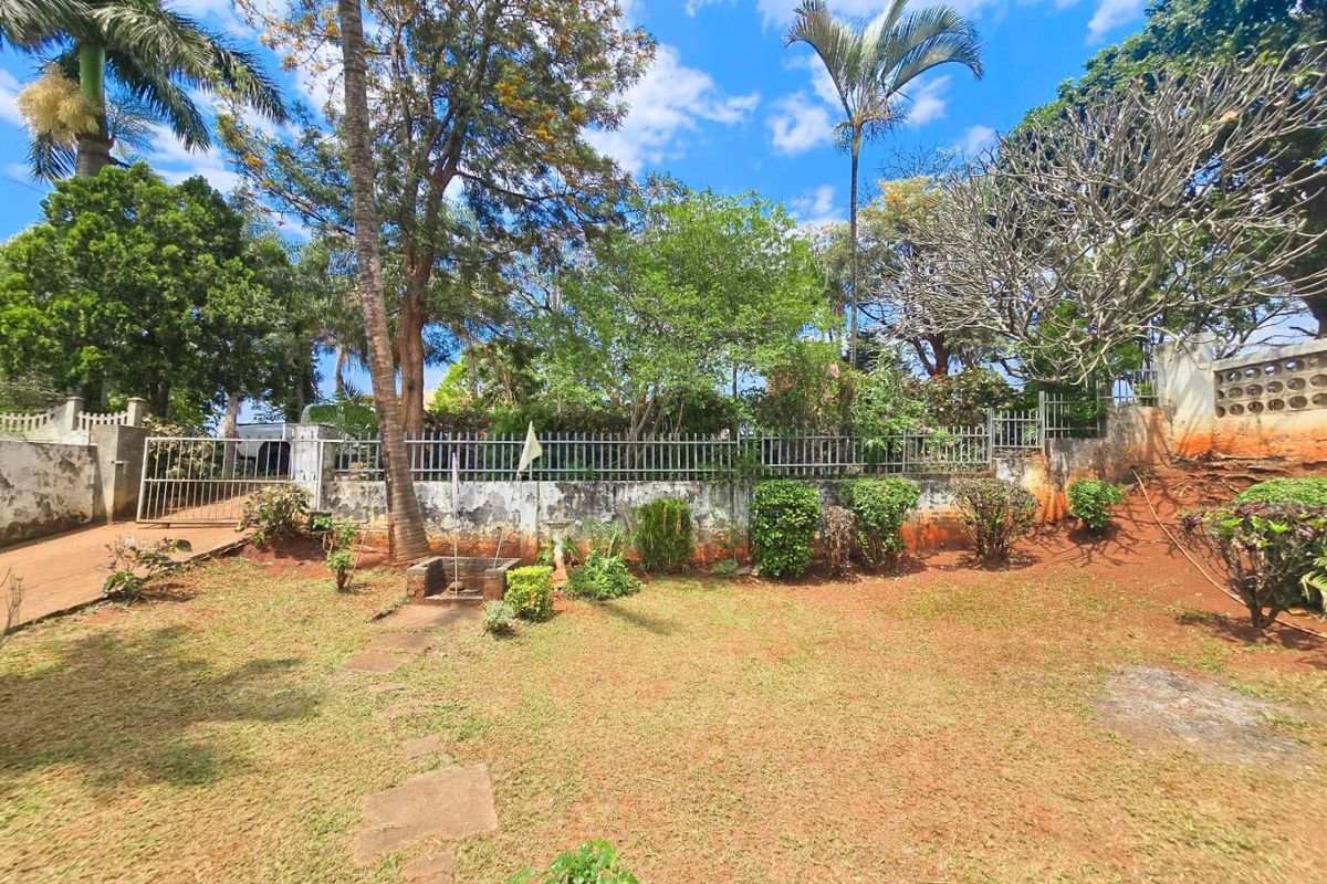 Family Home for Sale in Sought-After Stanger Manor - Photo 2