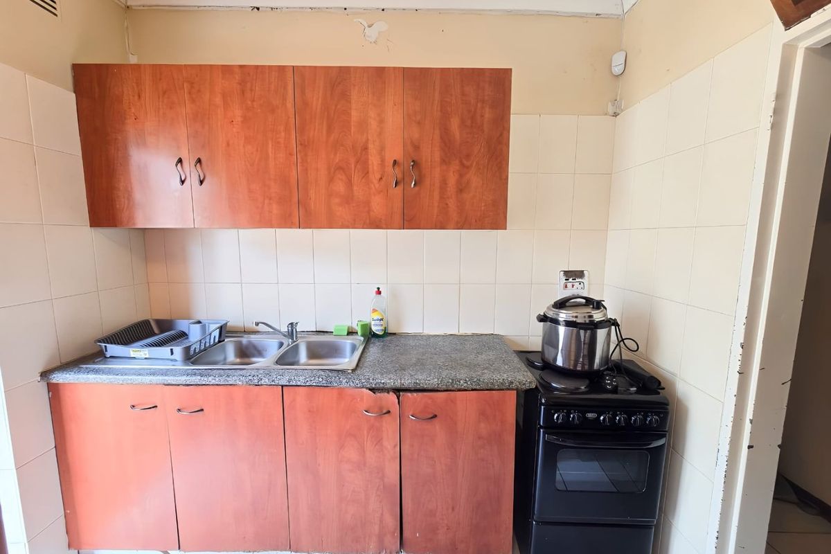 Family Home for Sale in Sought-After Stanger Manor - Photo 4