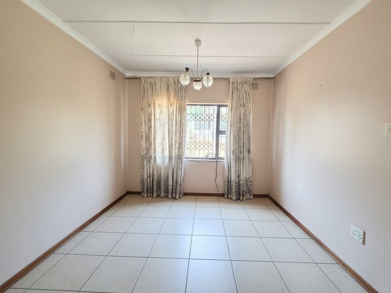 Family Home for Sale in Sought-After Stanger Manor - Photo 6