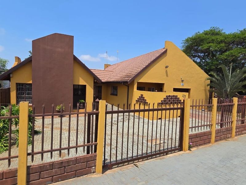 3 Bed House in Louis Trichardt for Sale - Photo 1