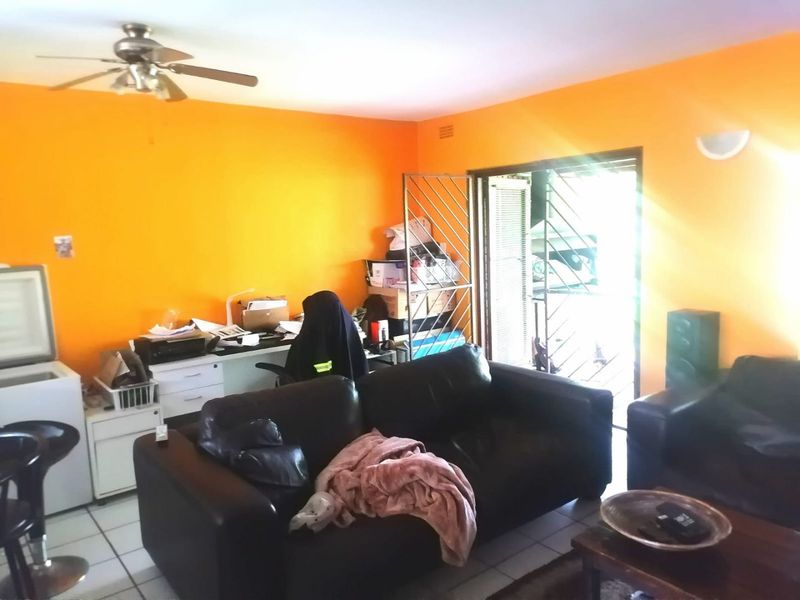 Stunning 3 Bedroom Apartment  - Photo 5