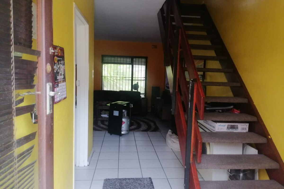 Stunning 3 Bedroom Apartment  - Photo 2